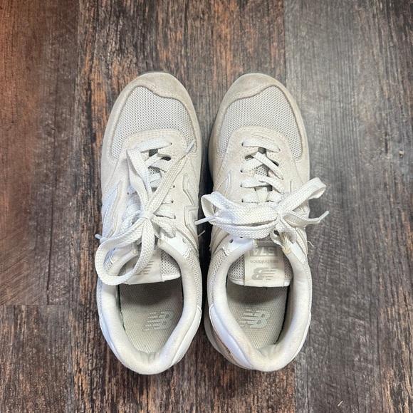 New Balance Women's Off-White and Gray Sneakers - Picture 2 of 4